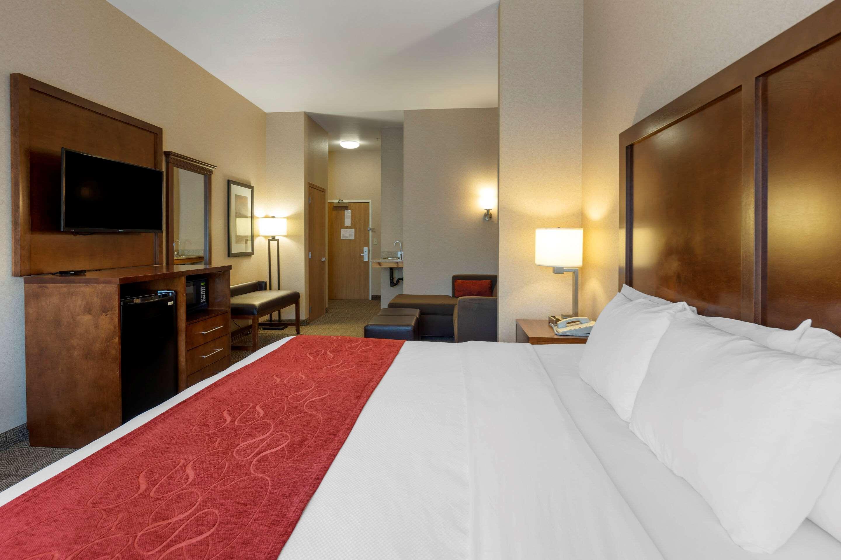 Comfort Suites Anchorage International Airport Bagian luar foto
