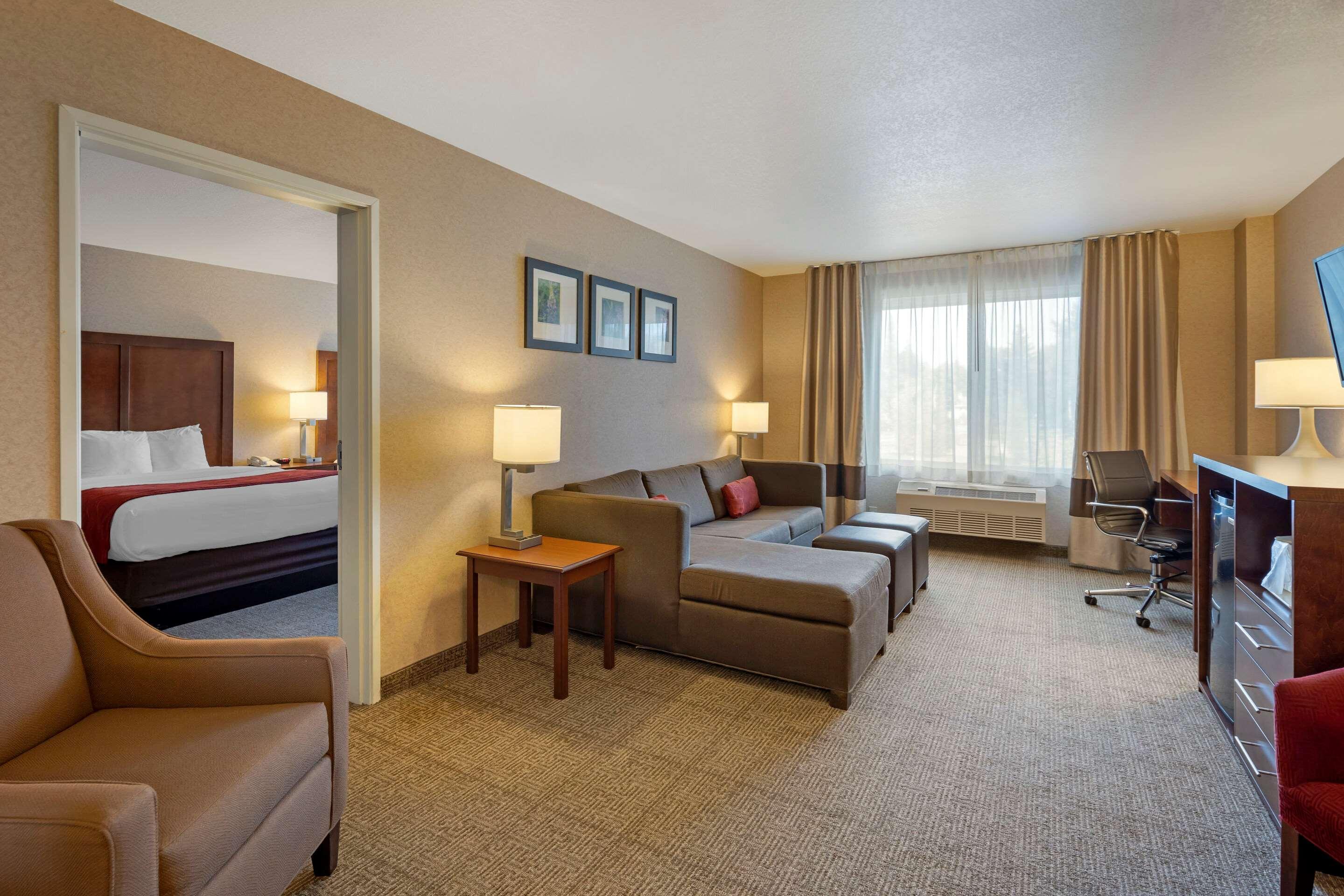 Comfort Suites Anchorage International Airport Bagian luar foto