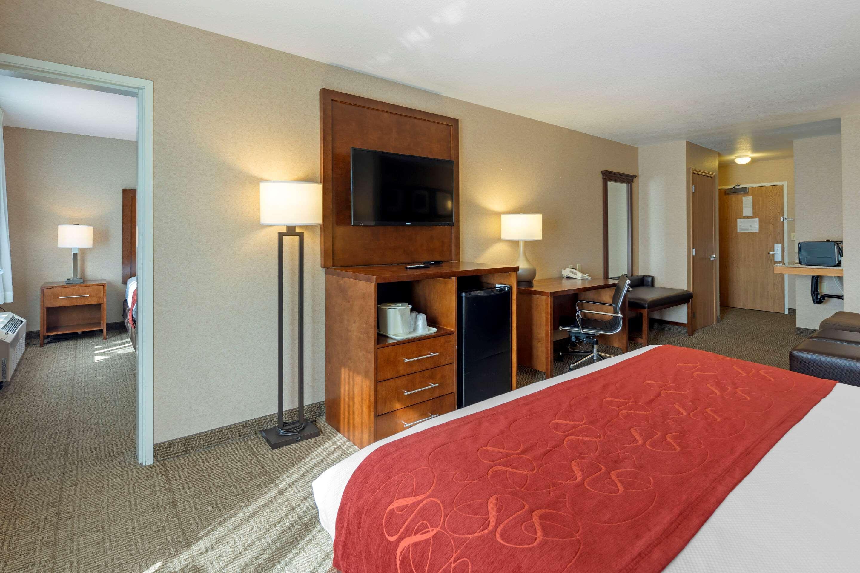 Comfort Suites Anchorage International Airport Bagian luar foto