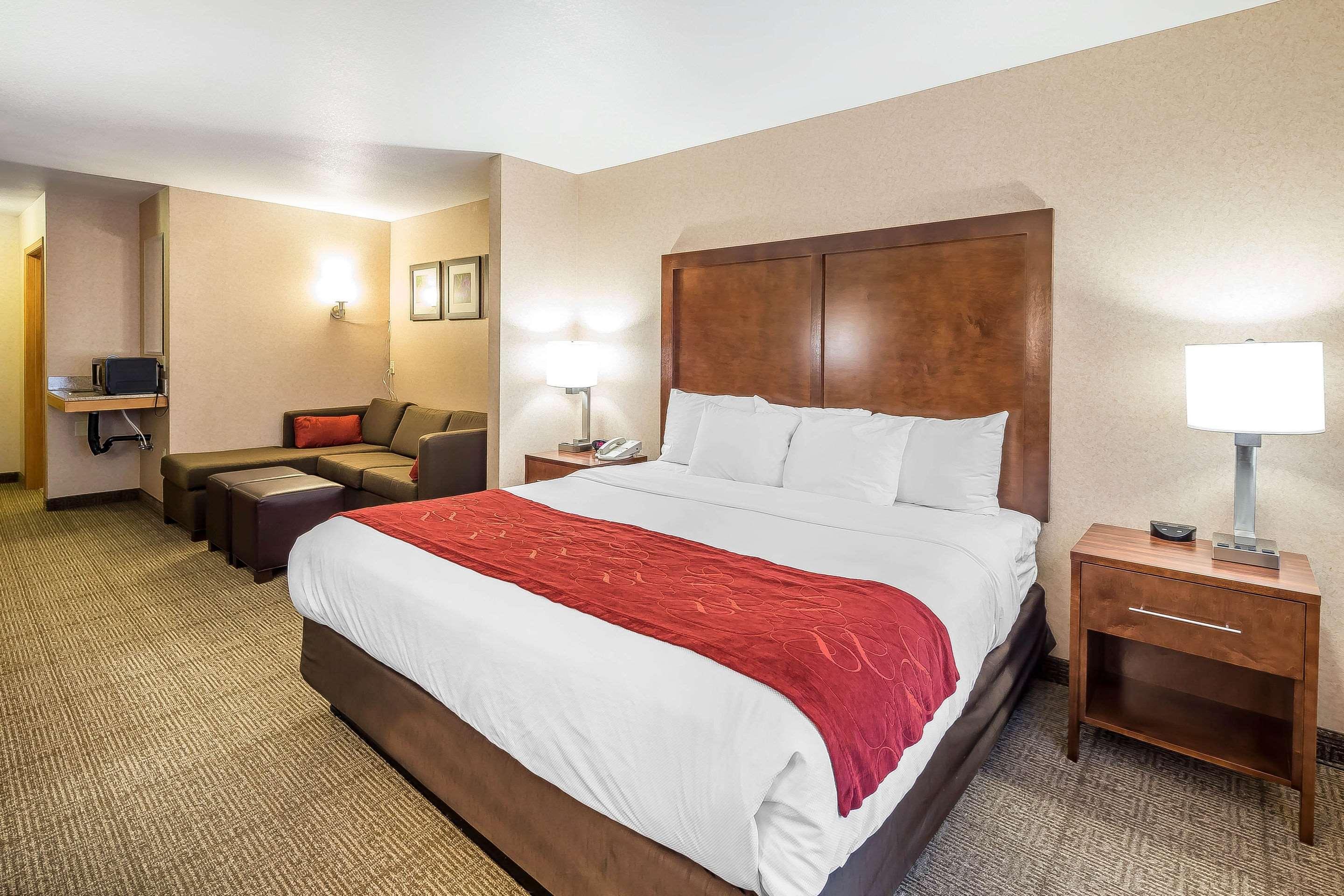 Comfort Suites Anchorage International Airport Bagian luar foto