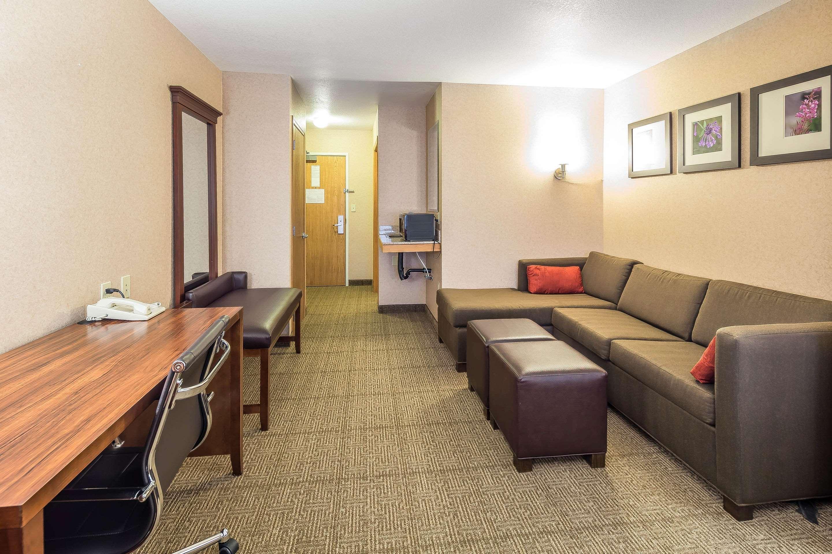 Comfort Suites Anchorage International Airport Bagian luar foto