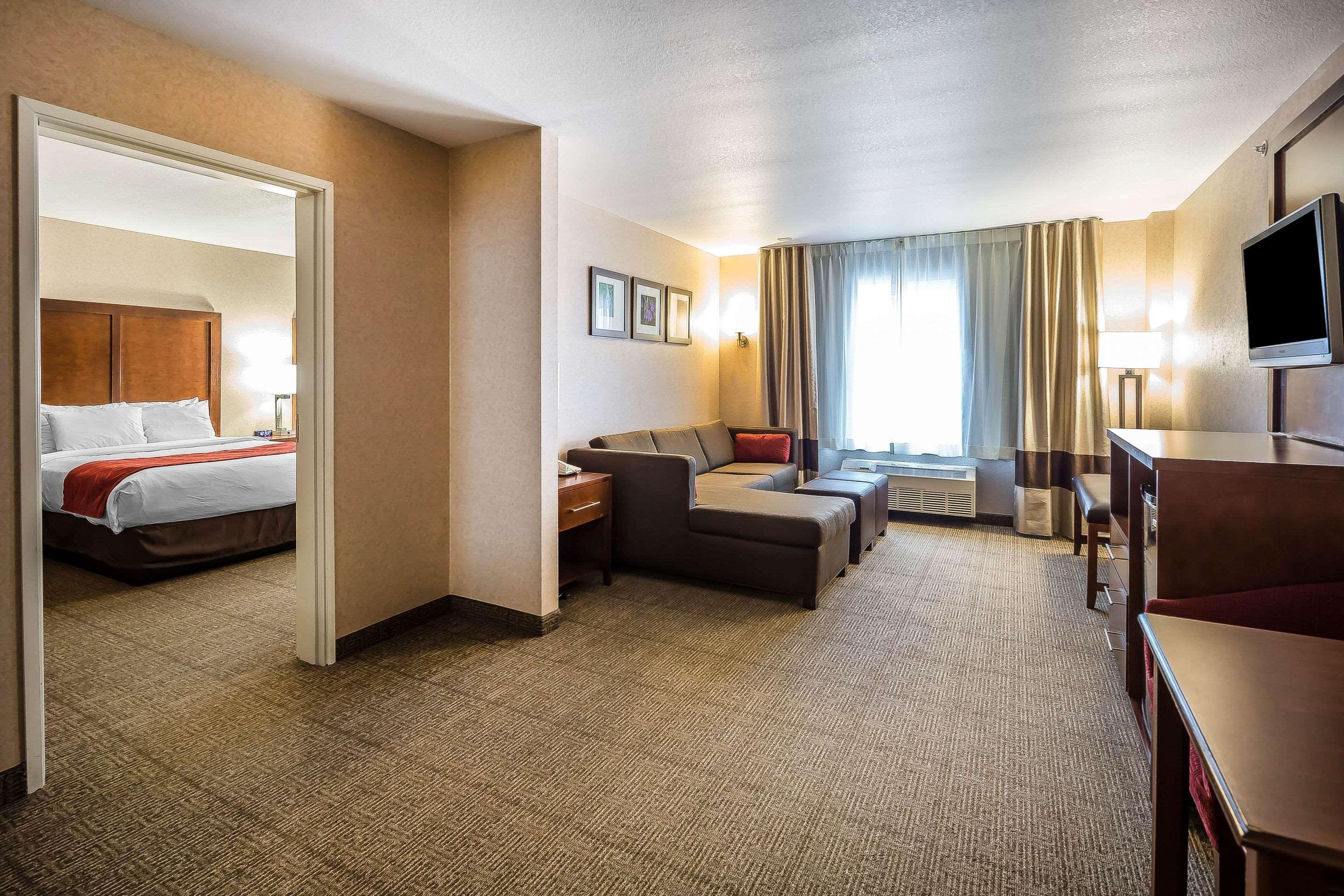 Comfort Suites Anchorage International Airport Bagian luar foto